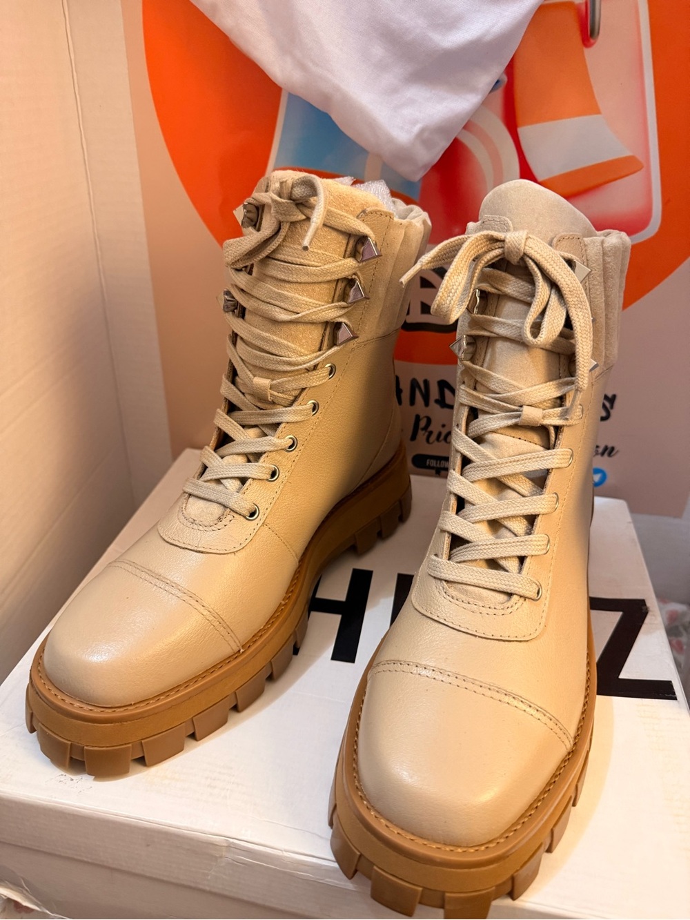 SCHUTZ Light Khaki Lace-Up Hiker Boots Sutton size 9